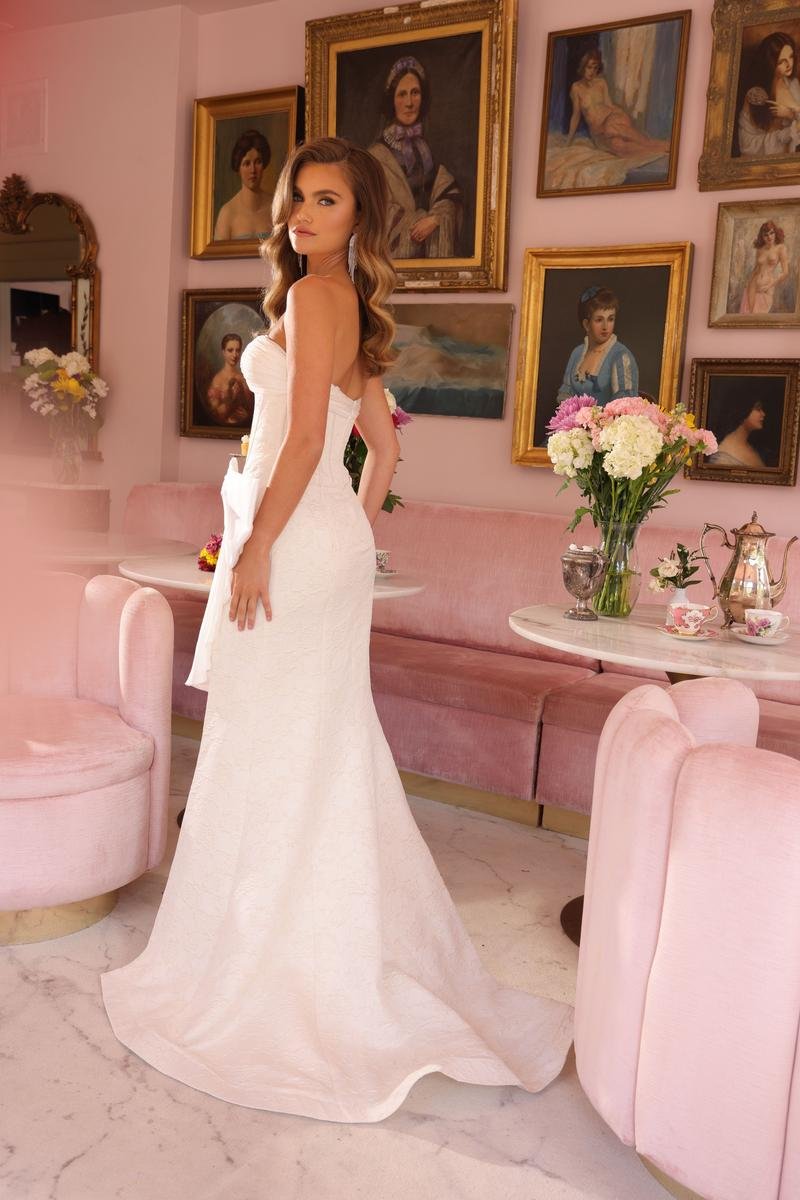 Ava Presley 40099 — Ivory